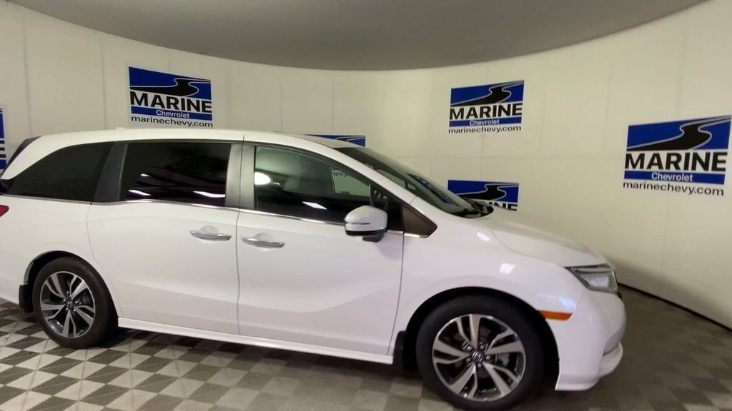 Used 2024 Honda Odyssey Touring image 3
