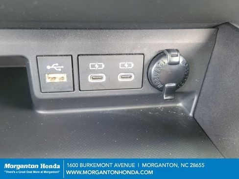 Used 2023 Toyota Highlander XLE FWD image 21