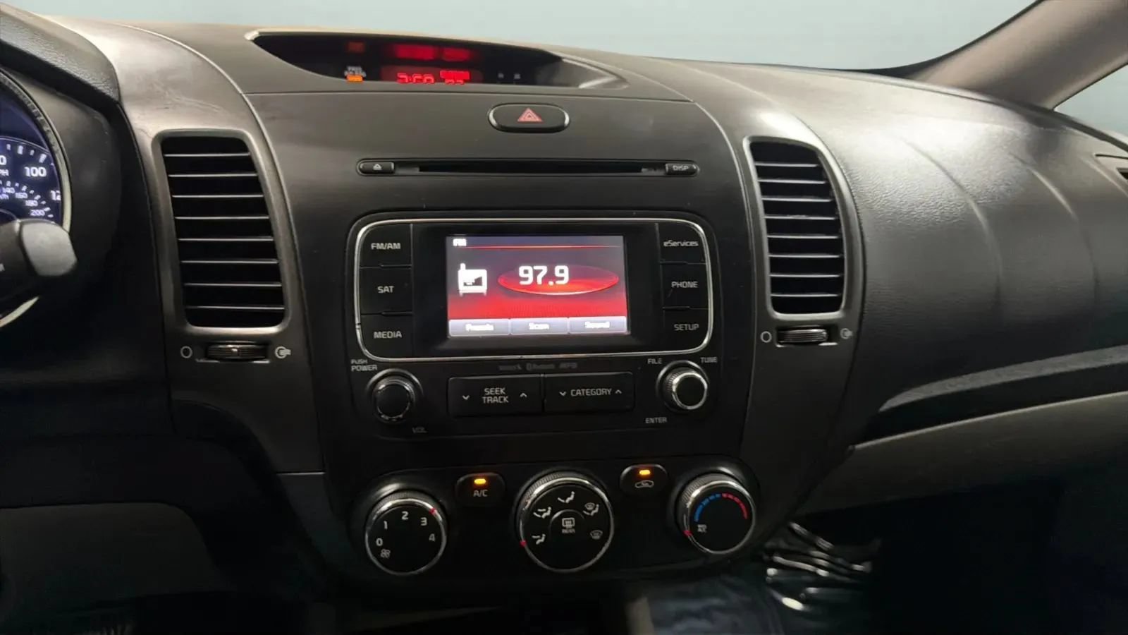 Used 2015 Kia Forte LX w/ Popular Package FWD image 13