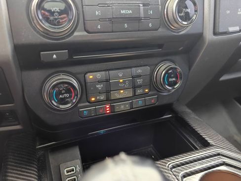 Used 2018 Ford F150 Raptor w/ Equipment Group 802A Luxury image 20