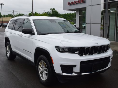 Used 2024 Jeep Grand Cherokee L Laredo AWD/4WD image 2