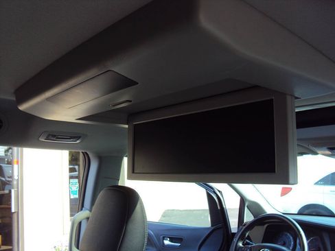 Used 2016 Toyota Sienna SE Premium FWD image 15