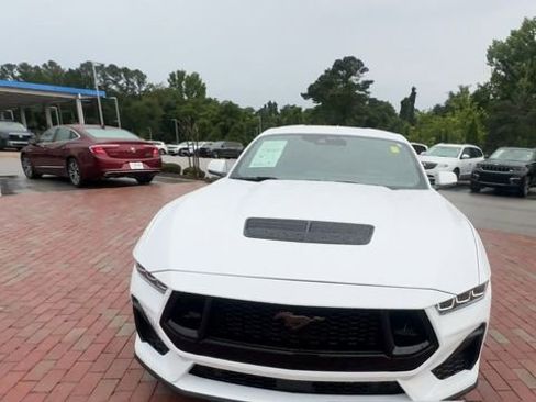 Used 2024 Ford Mustang GT Premium RWD image 4