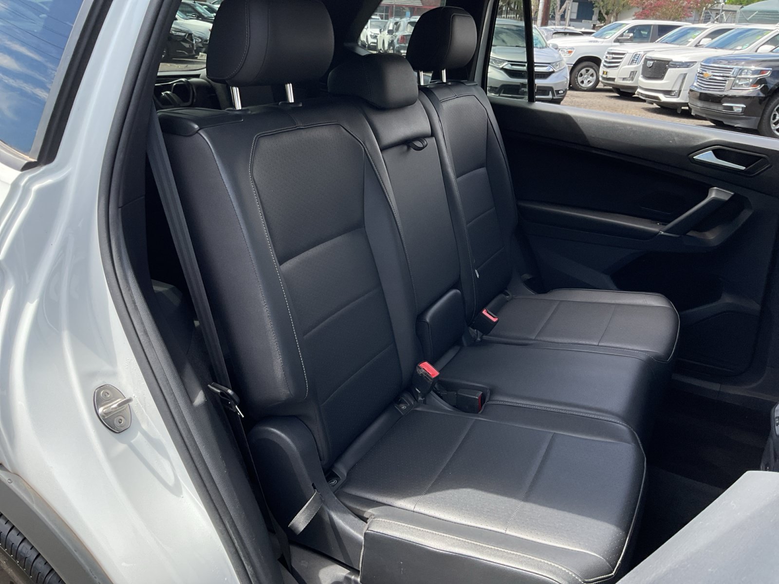 Used 2020 Volkswagen Tiguan SE R-Line FWD image 20