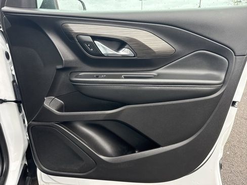 Used 2024 GMC Terrain SLT image 27