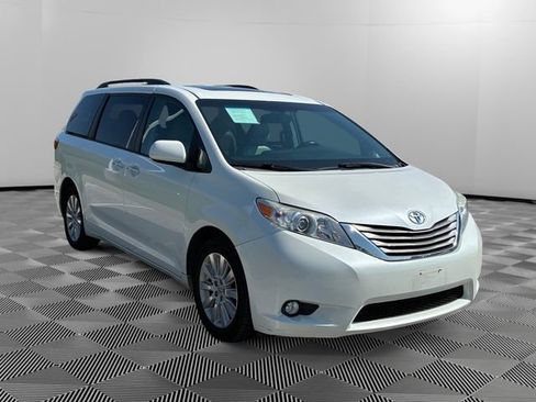 Used 2015 Toyota Sienna XLE Premium AWD/4WD image 7
