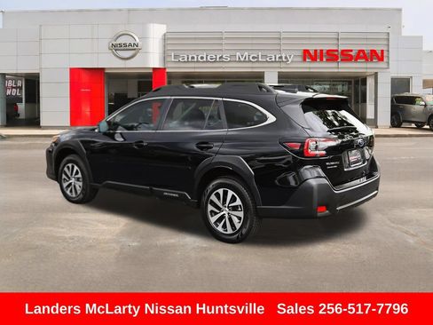 Used 2025 Subaru Outback Premium AWD/4WD image 6