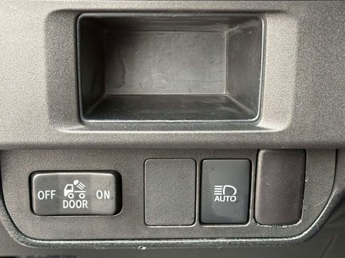 Used 2018 Toyota Tacoma SR w/ SR Convenience Package image 26