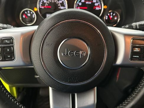 Used 2016 Jeep Wrangler Unlimited Rubicon AWD/4WD image 16