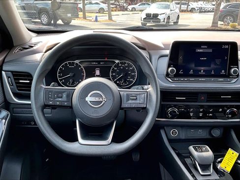 Used 2023 Nissan Rogue S image 6