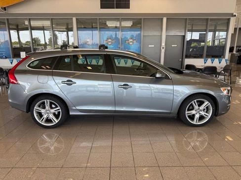 Used 2016 Volvo V60 T5 Premier w/ Convenience Package FWD image 2