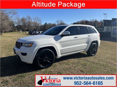 Used 2018 Jeep Grand Cherokee Altitude image 1