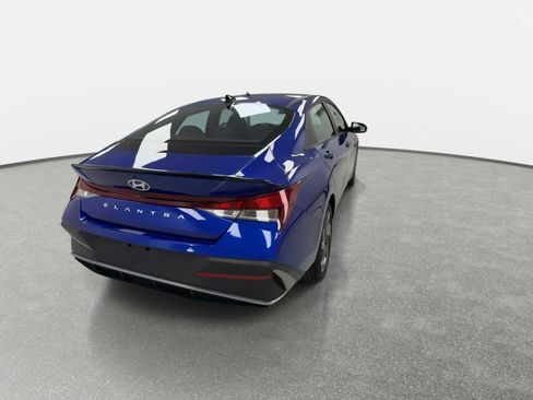 Used 2025 Hyundai Elantra Sport FWD image 8