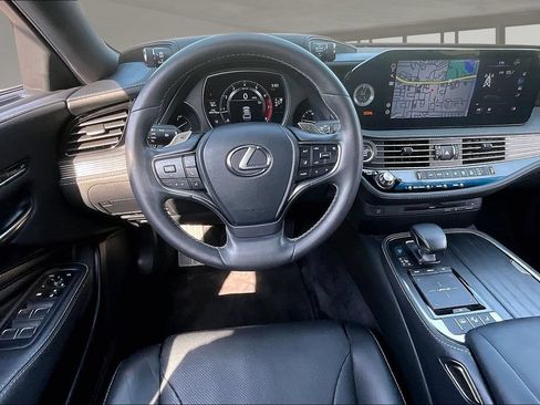 Used 2022 Lexus LS 500 w/ Accessory Package (Z2) RWD image 8
