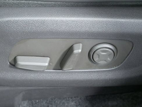 Used 2026 Kia Carnival FWD image 25