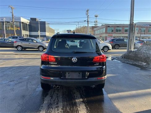 Used 2017 Volkswagen Tiguan S image 7