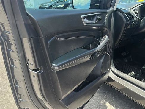 Used 2019 Ford Edge Titanium FWD image 22