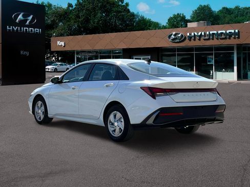 New 2025 Hyundai Elantra SE image 5