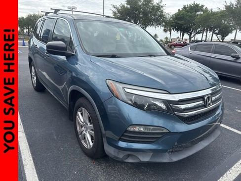Certified 2017 Honda Pilot LX image 1