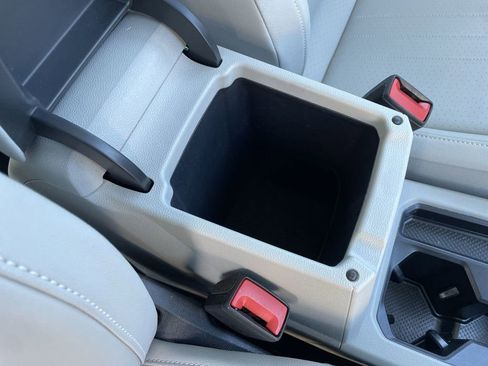 Used 2022 Volkswagen Tiguan SE image 32