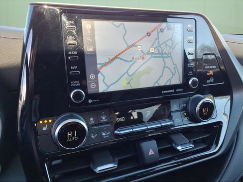 Used 2022 Toyota Highlander XLE image 17