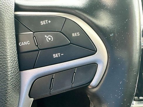 Used 2020 Jeep Grand Cherokee Altitude AWD/4WD image 26