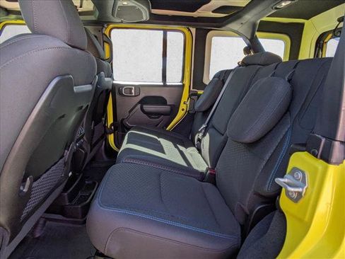 Used 2024 Jeep Wrangler Rubicon image 12