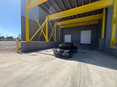 Used 2025 Nissan Versa SV FWD image 16