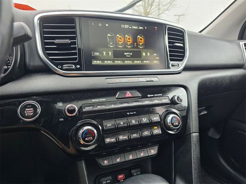 Used 2022 Kia Sportage EX w/ EX Technology Package image 17