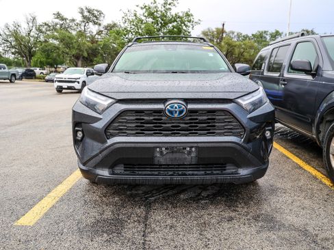Used 2022 Toyota RAV4 XLE Premium AWD/4WD image 4