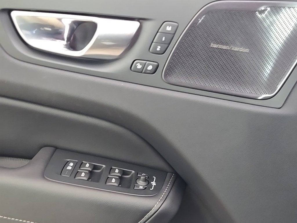 Certified 2024 Volvo XC60 T8 Ultimate w/ Climate Package AWD/4WD image 23