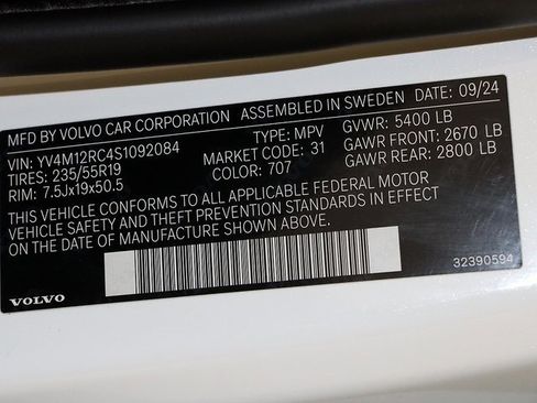 Used 2025 Volvo XC60 B5 Plus image 39