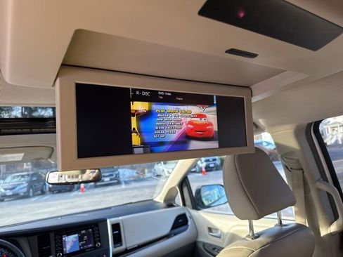 Used 2018 Toyota Sienna XLE Premium image 13