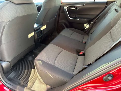Used 2022 Toyota RAV4 XLE w/ Convenience Package FWD image 15