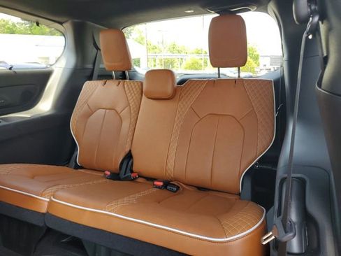 New 2026 Chrysler Pacifica Pinnacle FWD image 13