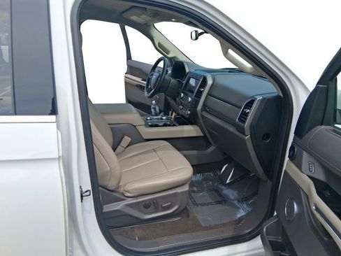 Used 2020 Ford Expedition XLT w/ Equipment Group 202A AWD/4WD image 17