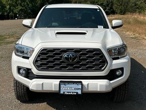 Used 2022 Toyota Tacoma TRD Sport w/ Black Out Package (TMS) AWD/4WD image 3