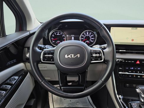 Used 2022 Kia Carnival SX FWD image 17