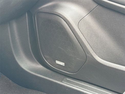 Used 2023 GMC Acadia SLE w/ Driver Convenience Package image 19