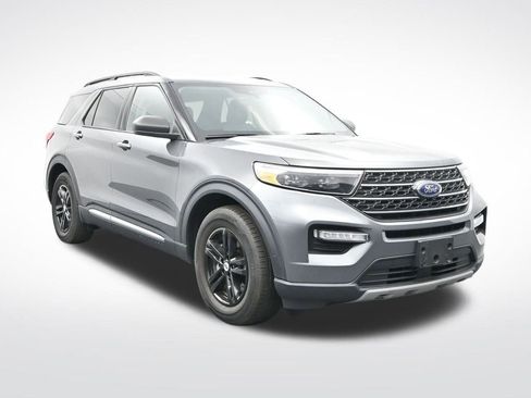 Used 2023 Ford Explorer XLT w/ Equipment Group 202A image 9