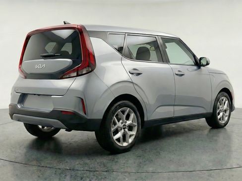 Used 2025 Kia Soul LX w/ LX Technology Package FWD image 9