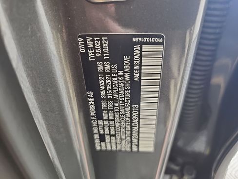 Used 2020 Porsche Cayenne Turbo image 19