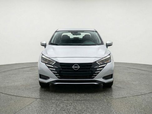 Used 2025 Nissan Versa SV image 2
