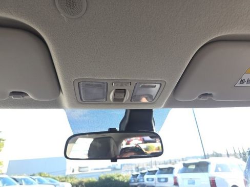 Used 2025 Hyundai Venue SEL image 20