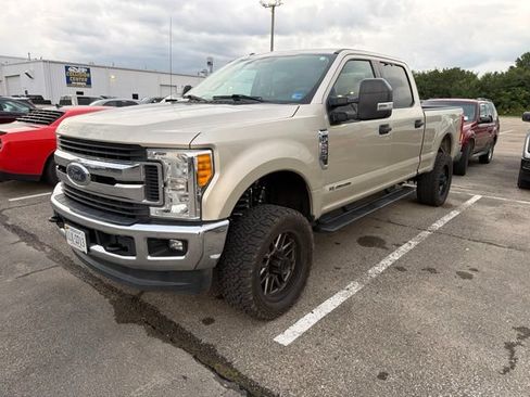 Used 2017 Ford F250 XLT w/ XLT Value Package AWD/4WD image 2