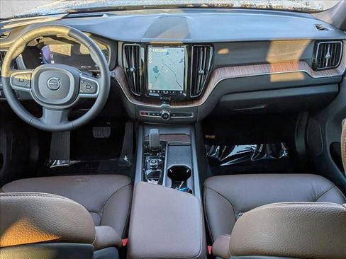 Used 2022 Volvo XC60 B5 Momentum w/ Advanced Package image 19