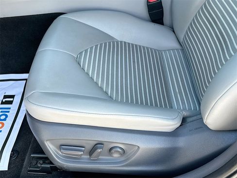 Used 2019 Toyota Camry SE image 18