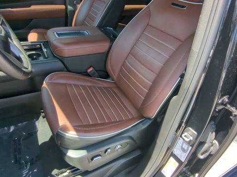 Used 2023 GMC Yukon XL Denali Ultimate AWD/4WD image 23