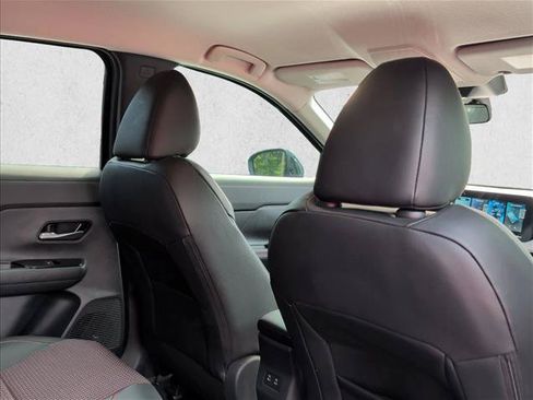 Used 2026 Nissan Kicks SR FWD image 23