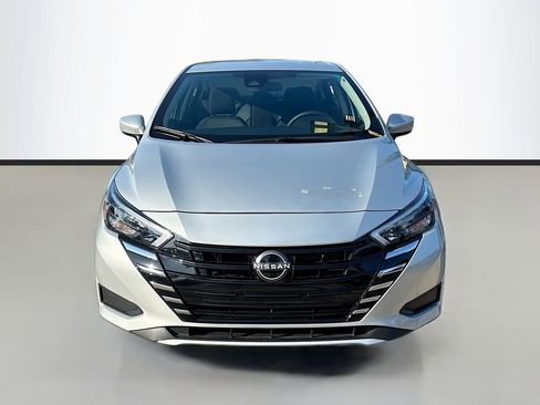 Used 2025 Nissan Versa SV image 2